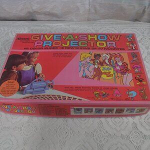Kenner Give A Show Projector – Vintage TV Favorites
